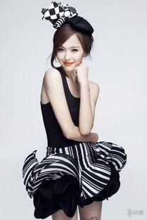 黑红女明星吃瓜系统小说娱乐圈,黑红女明星的瓜田奇遇记