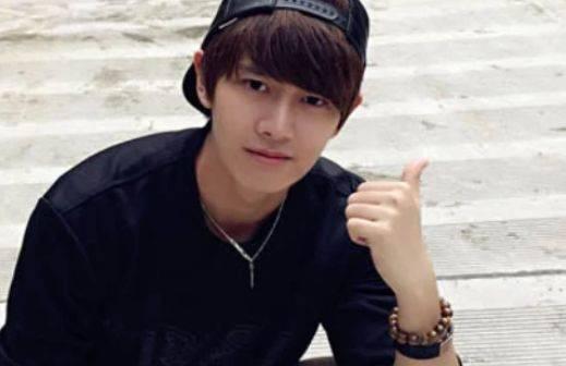 任嘉伦吃瓜娱乐